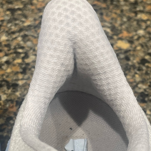 Hoka White and Gray Athletic Shoes Clifton 9 size 9 - Picture 6 of 9